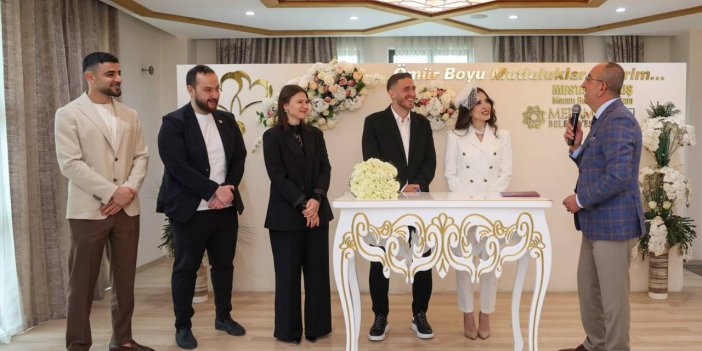 Konyasporlu oyuncunun nikahını Başkan Kavuş kıydı