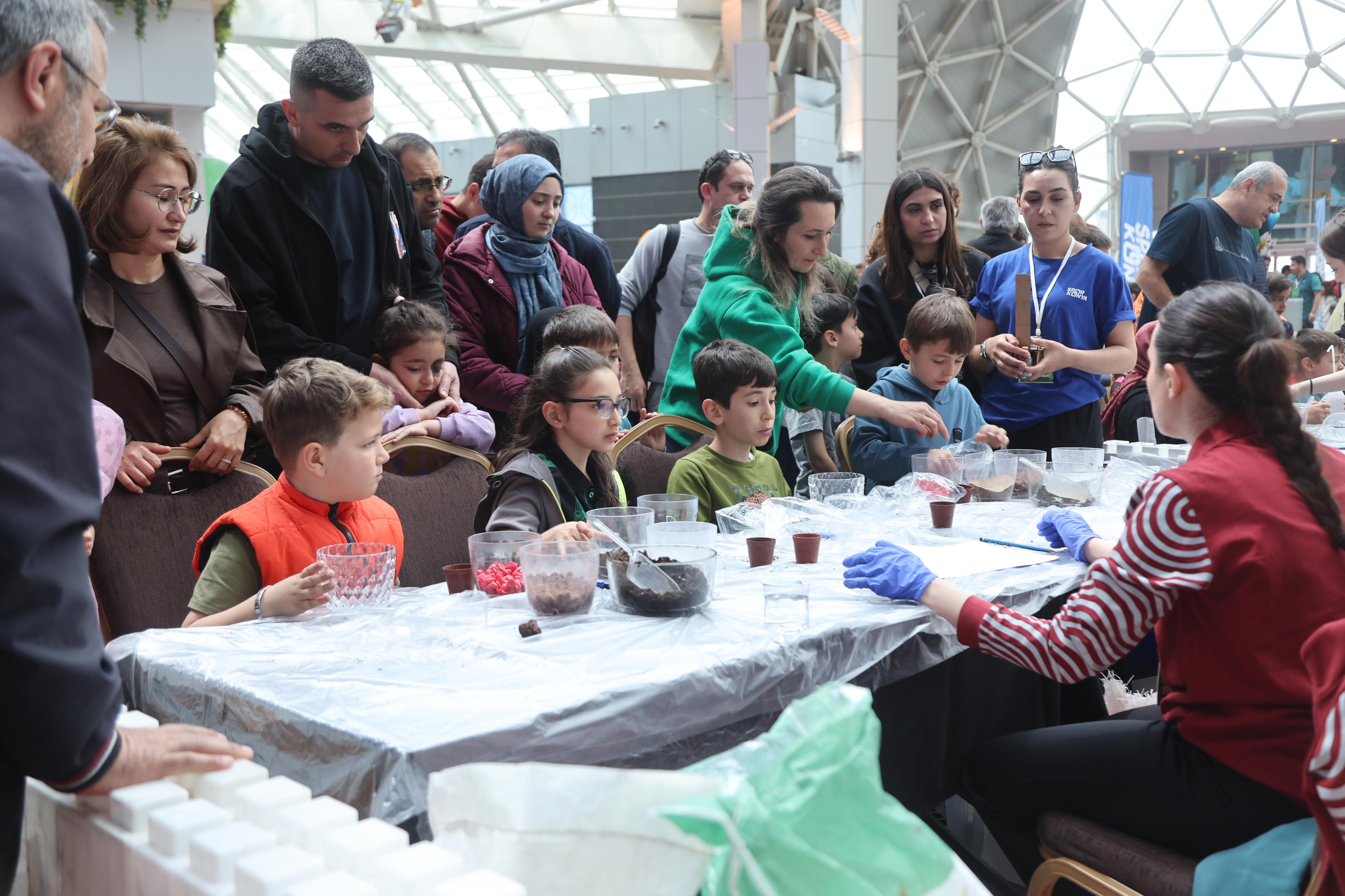 Konya Bilim Merkezi çocukları bilim ve doğayla buluşturuyor