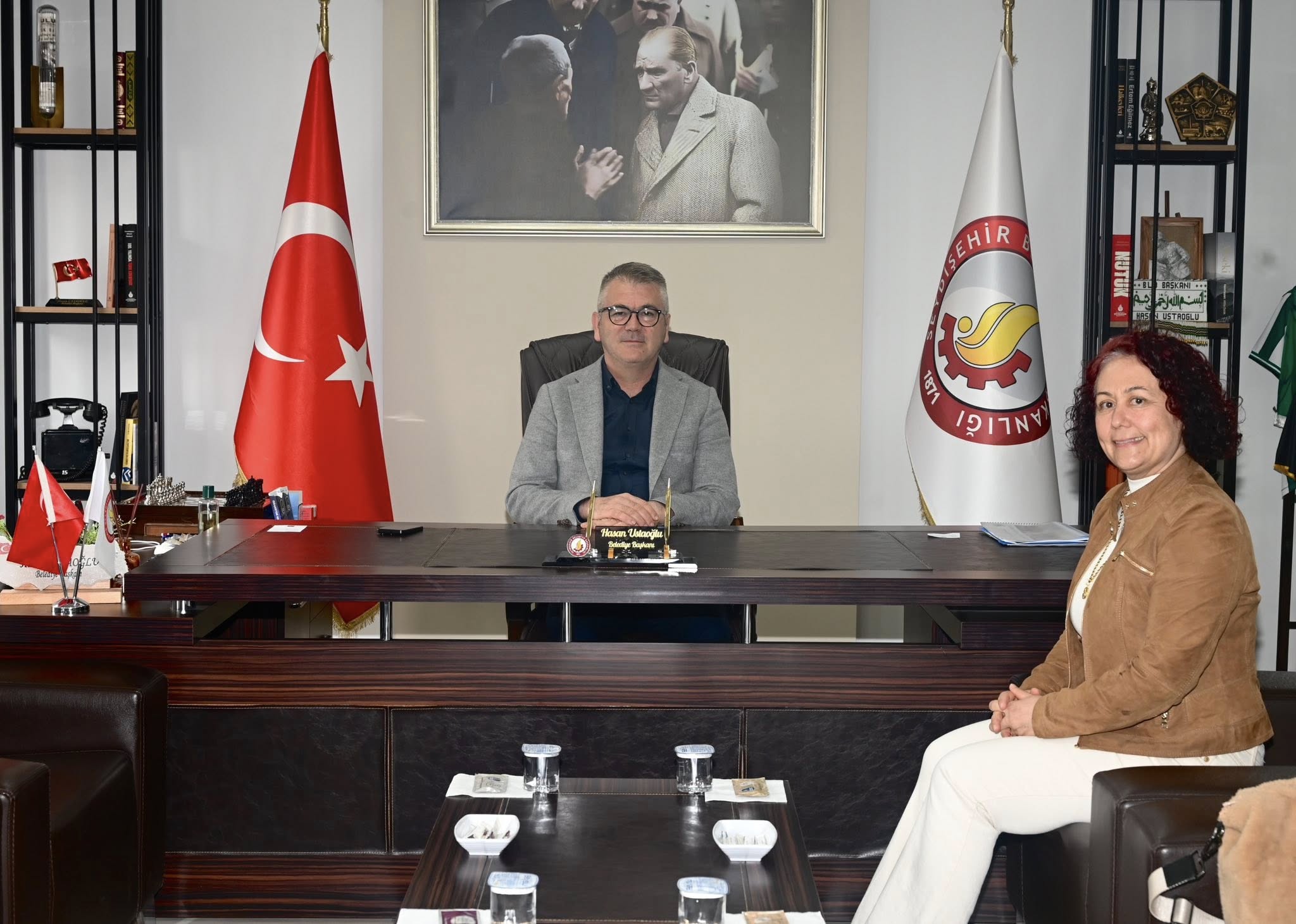 Başkan Ustaoğlu yazar Ünüvar'ı ağırladı