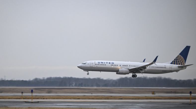 ABD'de hava yolu şirketleri yakıt maliyetleri nedeniyle fiyatları yükseltiyor