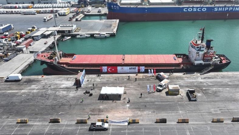 Lübnan'a insani yardım ulaştıracak "8. İyilik Gemisi" Mersin'den uğurlandı