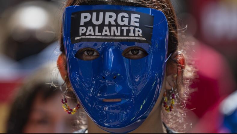 İngiltere'de 200 binden fazla kişi, hükümete Palantir şirketiyle bağları kesme çağrısı yaptı