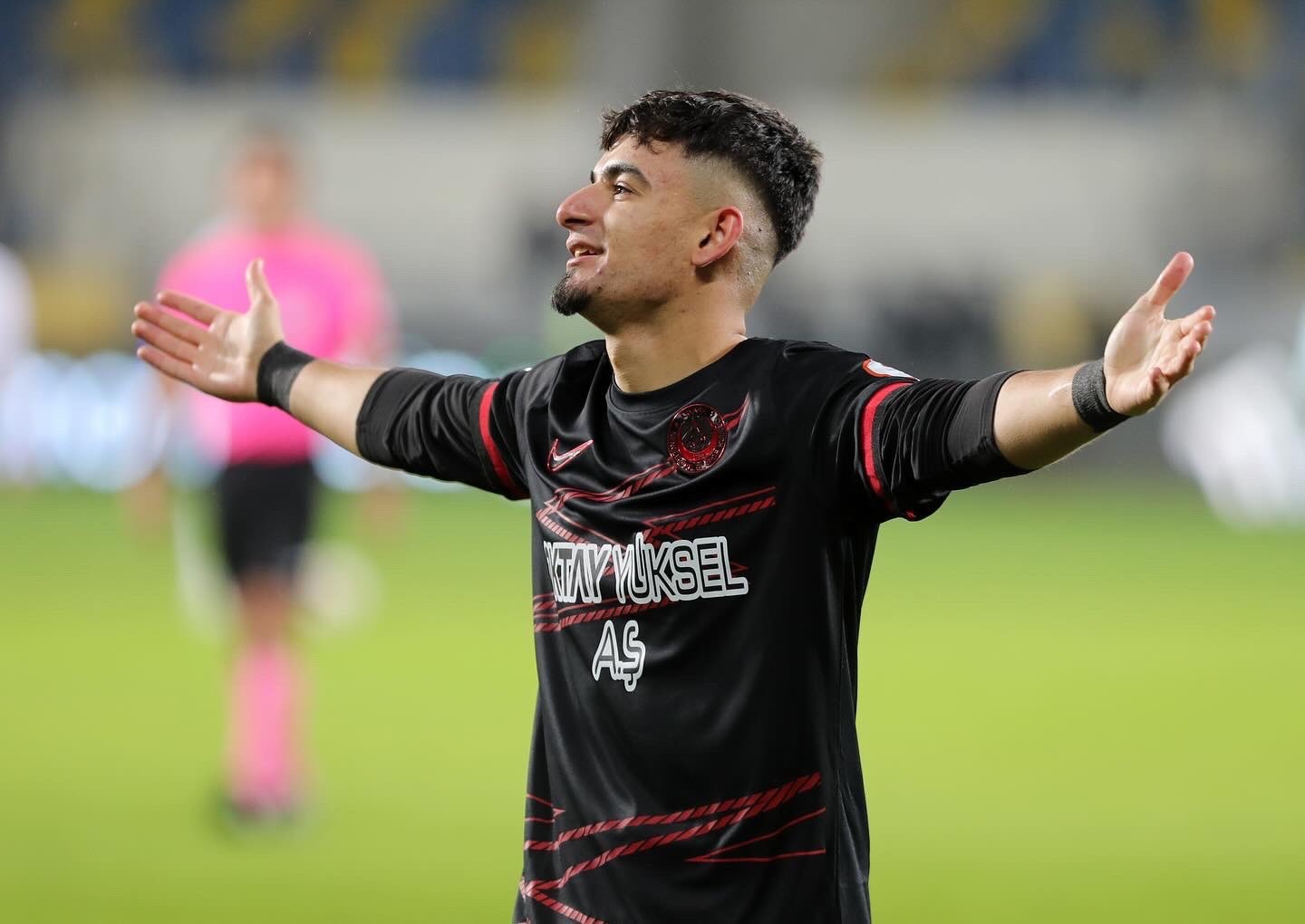 Konyaspor'da forvet hamlesi! Genç forvet adım adım Konyaspor'a