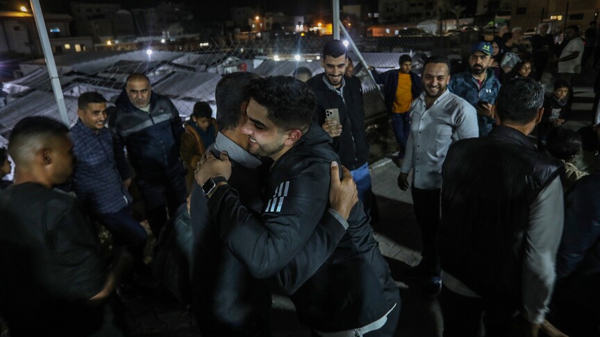 Refah Sınır Kapısı üzerinden Gazze'ye dönen Filistinliler ailelerine kavuştu