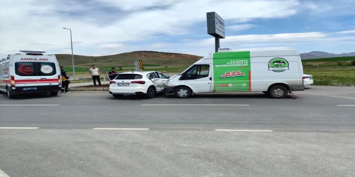 Konya'da minibüs ile otomobil çarpıştı; 4 yaralı