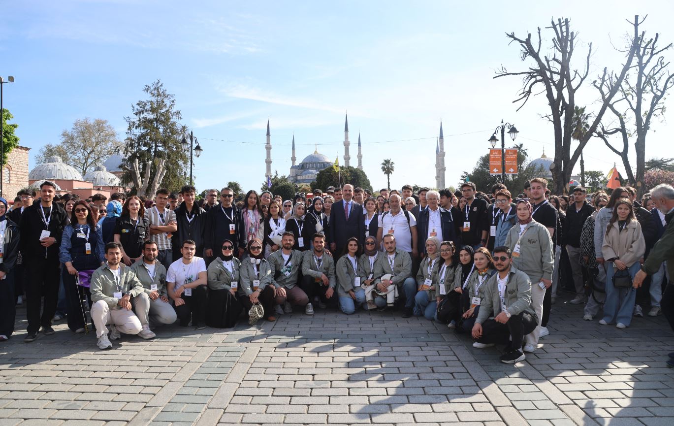 Başkan Altay “Genç Seyyah” projesi ile İstanbul gezisine katılan öğrencilerle buluştu