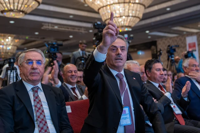 Türkiye Belediyeler Birliği seçiminde İmamoğlu'nun mesajı okunurken kavga çıktı