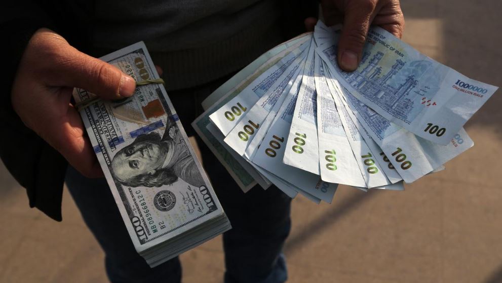 İran'da dolar, ulusal para birimi karşısında tarihi zirveye çıktı