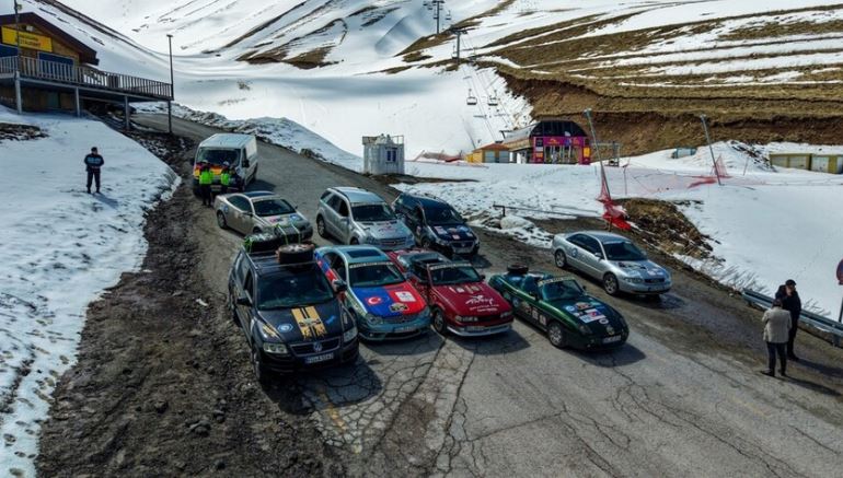 Doğu-Batı Dostluk ve İpek Yolu Rallisi ekibi Erzurum'dan Kars'a hareket etti
