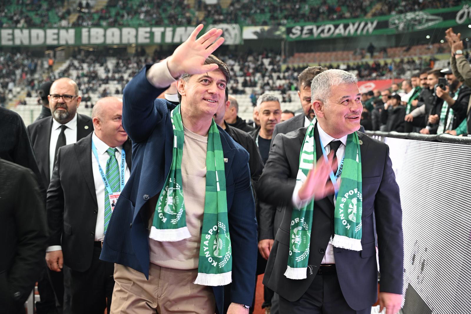 Konyaspor - Fenerbahçe Maçında Vali Akın ve Emniyet Müdürü Koç Tribündeydi