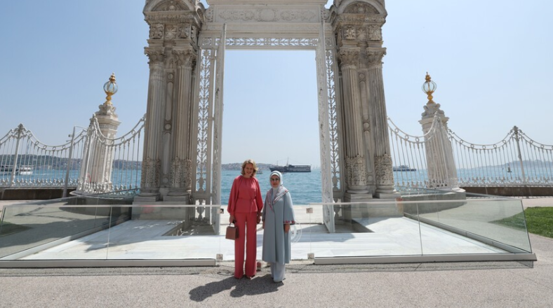 Emine Erdoğan, Kraliçe Mathilde'yi Dolmabahçe Sarayı'nda ağırladığı görüntüleri paylaştı