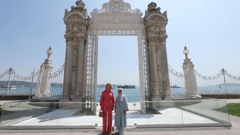 Emine Erdoğan, Kraliçe Mathilde'yi Dolmabahçe Sarayı'nda ağırladı