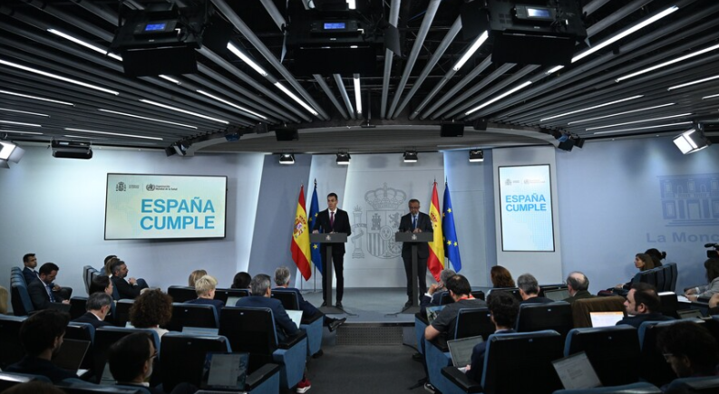 Pedro Sánchez, hantavirüslü gemiye yardımı “yasal ve ahlaki sorumluluk” olarak nitelendirdi.
