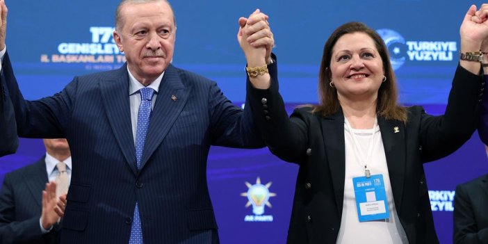 Burcu Köksal AK Parti'de! Rozetini Erdoğan taktı, ilk sözleri manidar