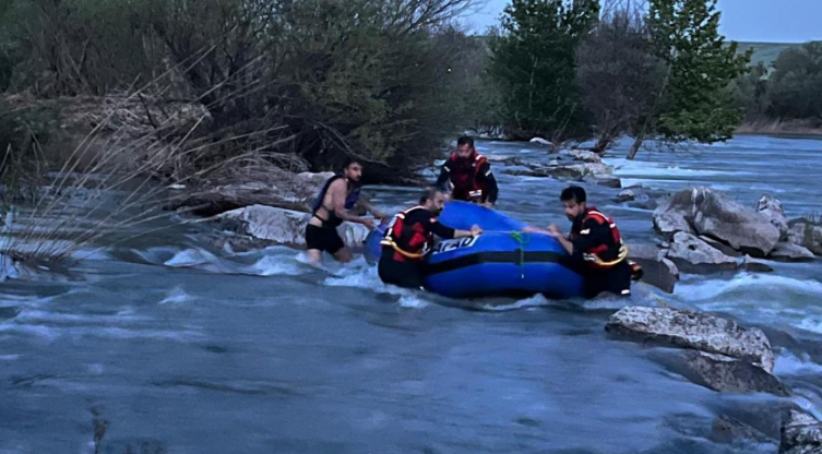 Dicle Nehri'nde mahsur kalan kişi kurtarıldı