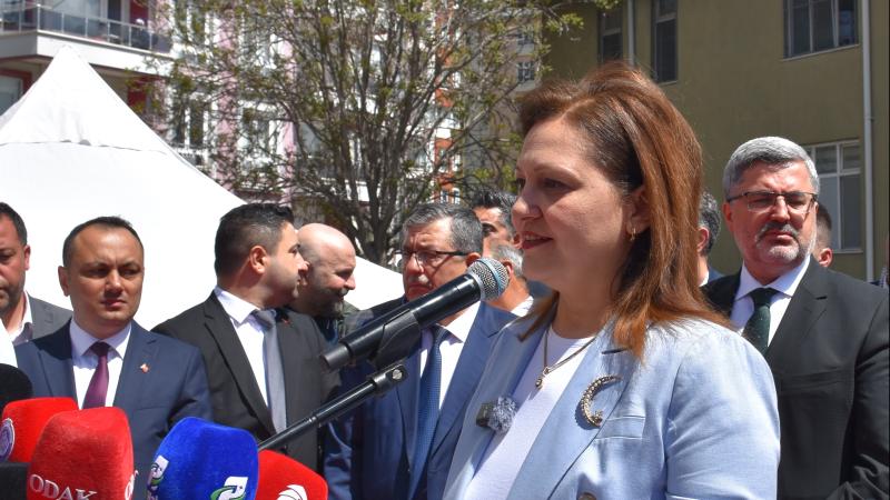 AK Parti'ye katılan Köksal Afyonkarahisar'da coşkuyla karşılandı