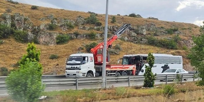 Konya plakalı otobüs karpuz yüklü tıra çarptı: 13 Yaralı