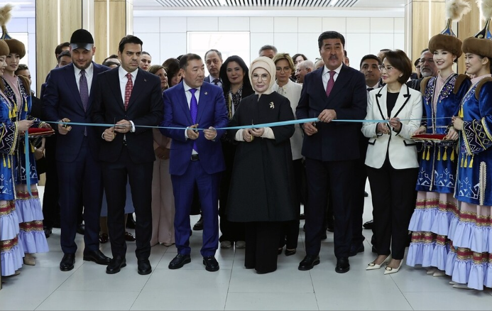 Emine Erdoğan, Kazakistan'da Sıfır Atık Eğitim Laboratuvarı'nın açılışını yaptı