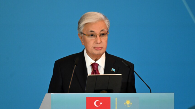 Kazakistan Cumhurbaşkanı, Türkiye’nin yatırımlarını vurgulayarak daha derin ekonomik işbirliği çağrısı yaptı.