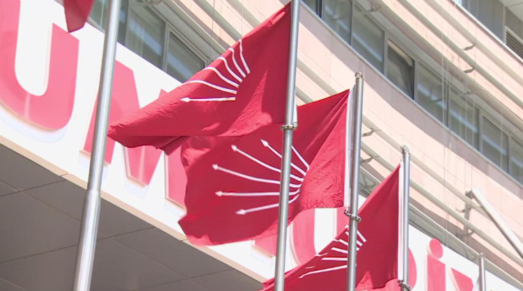 CHP İstanbul İl Yönetimi'nin görevden uzaklaştırılmasına yönelik dava ertelendi
