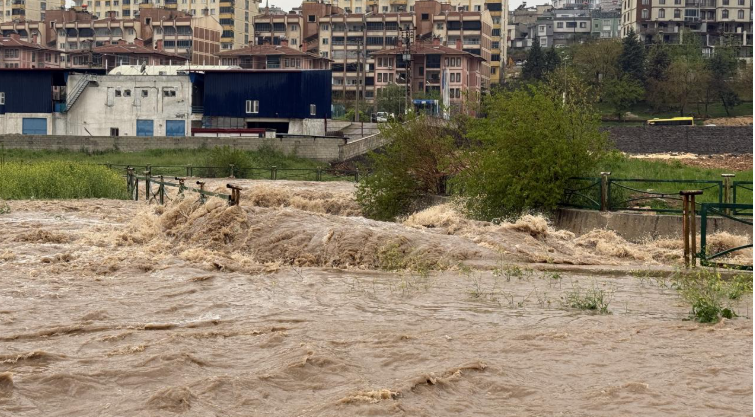 Türkiye'de nisanda 148 şiddetli meteorolojik olay meydana geldi