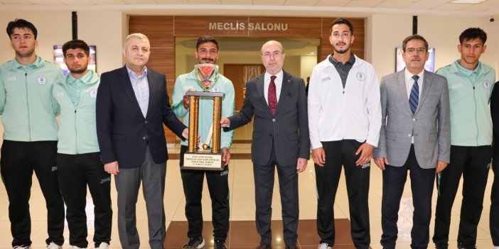 İlk kez Avrupa’da mücadele edecek Selçuklu Belediyespor'dan Başkan Pekyatırmacı’ya ziyaret