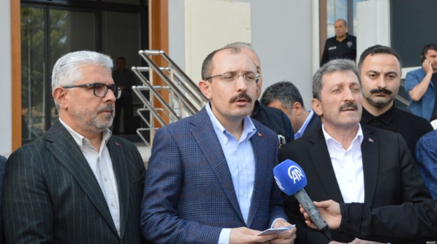 TBMM Plan ve Bütçe Komisyonu Başkanı Muş, sel yaşanan Havza'da incelemede bulundu