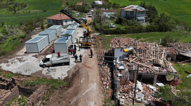 Çorum'da hortum nedeniyle zarar gören köylerde çalışmalar sürüyor
