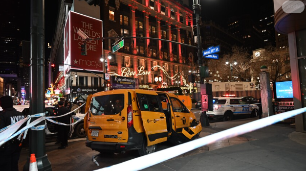 Kuzey İtalya'da bir sürücünün aracını yayaların arasına sürmesi sonucu 7 kişi yaralandı, bunlardan 4'ünün durumu ağır