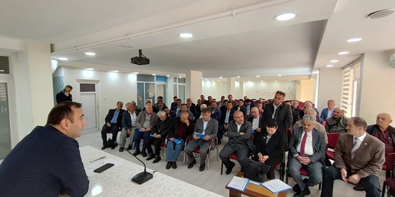 Bakkal, kırsal ve merkez mahalle muhtarları ile tanıştı