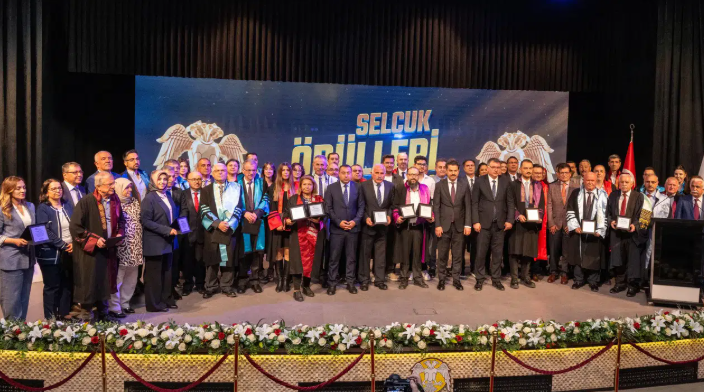 Bilim ve başarı Selçuk’ta ödüllendirildi