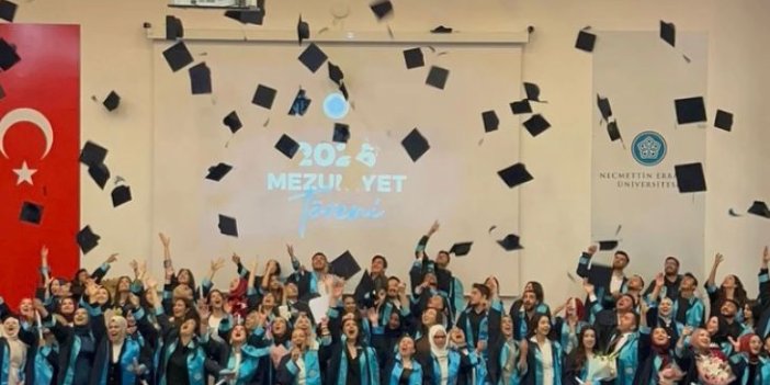 NEÜ’de mezuniyet sevinci