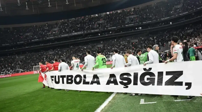Maçlara pankartla çıkılması uygulamasına son