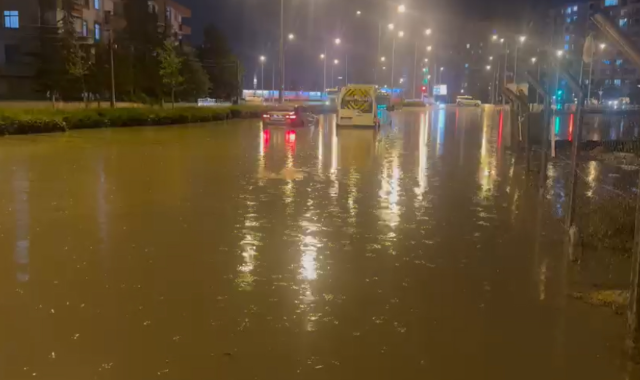 Konya’da sağanak hayatı felç etti