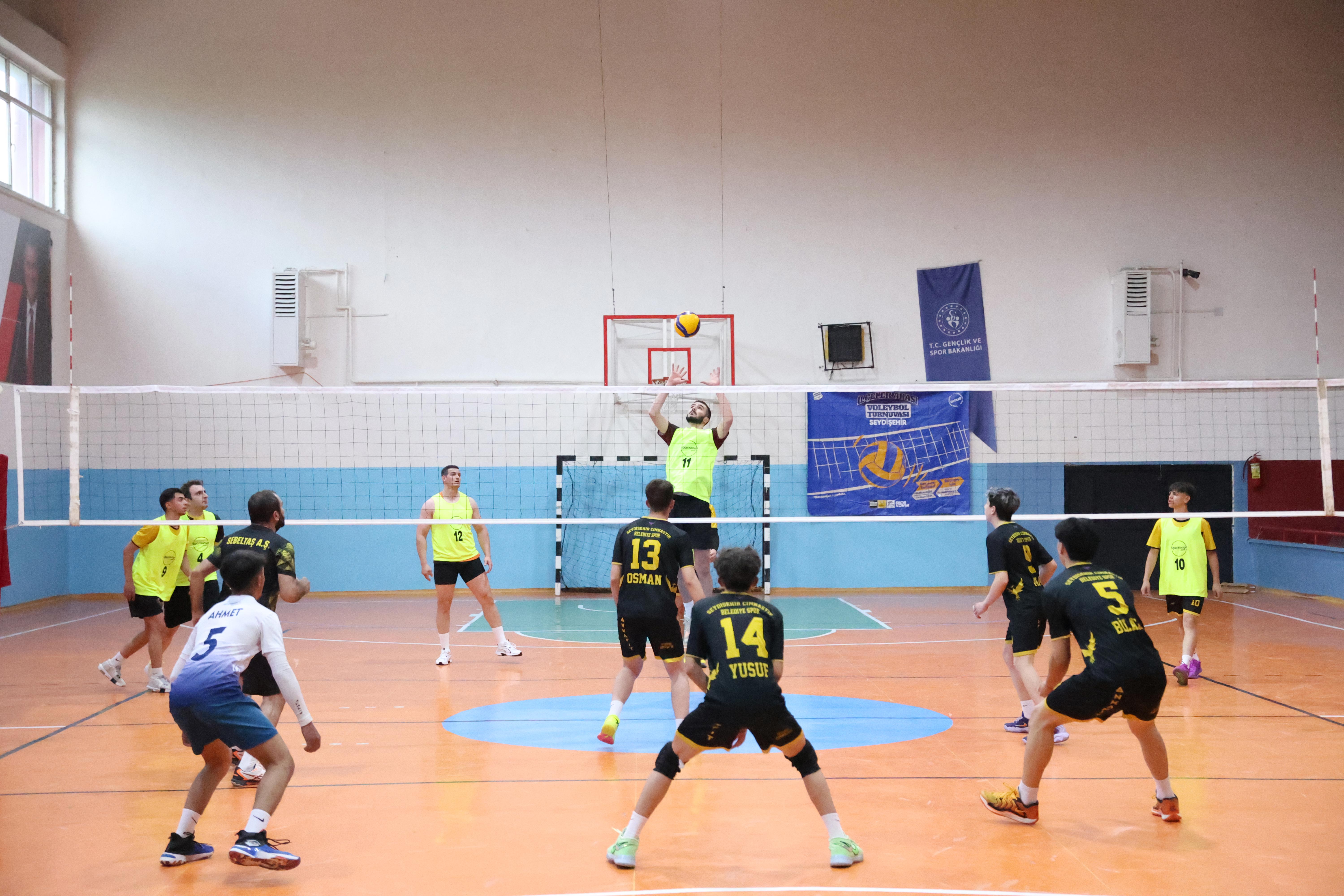 Konya Büyükşehirin Voleybol turnuvasında 25 ilçede 2.460 sporcu heyecana ortak oluyor