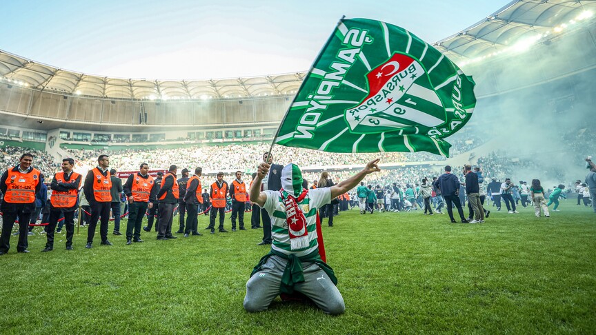 Profesyonel futbol liglerinde "düşenler ve çıkanlar" belli oldu