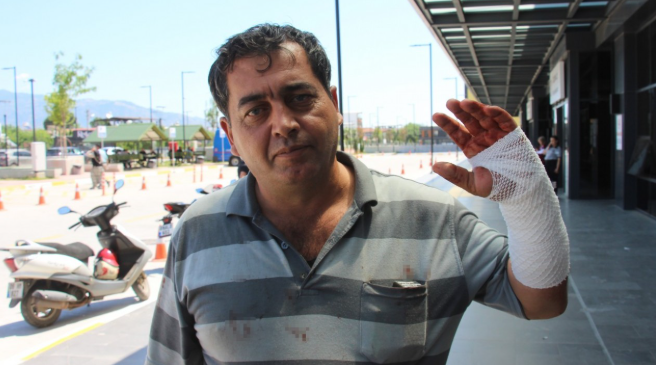 "Bu işin Vakko'su benim" dedi, kendini yaraladı
