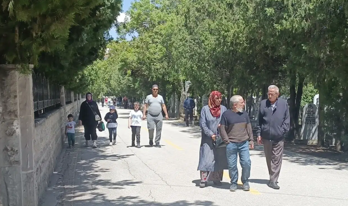 Musalla mezarlığı bayramda dolup taştı