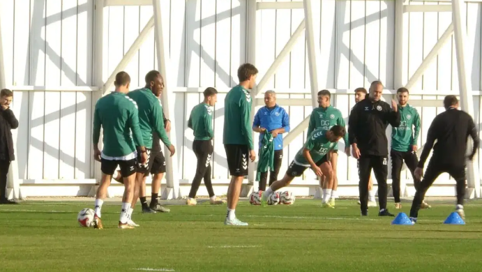 Konyaspor yeni sezon için sahaya iniyor