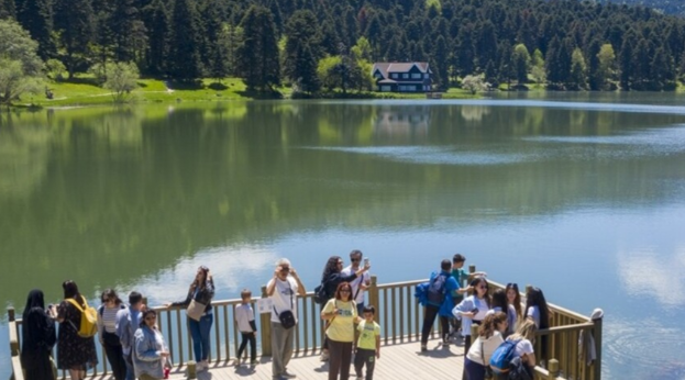 Bayramda doğayla buluşmak isteyenlerin adresi Gölcük Tabiat Parkı oldu