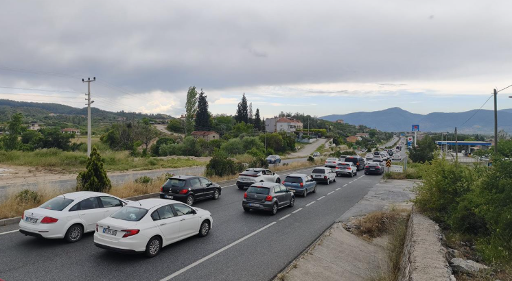 Muğla’da tatil trafiği: Araç kuyrukları kilometrelerce uzadı