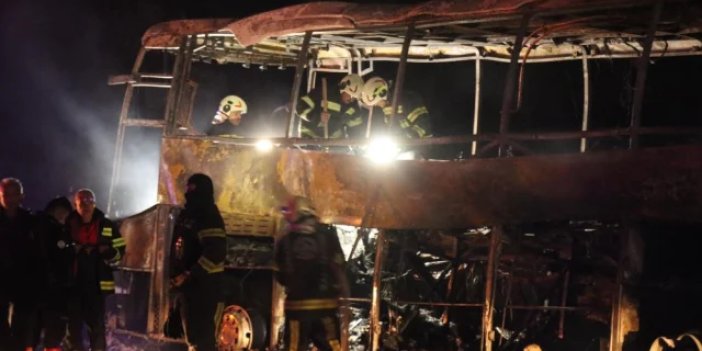 Denizli'de bariyerlere çarpan yolcu otobüsü alev aldı: 8 ölü