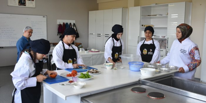 Konya'da özel bireyler aldıkları eğitimlerle meslek sahibi oluyor