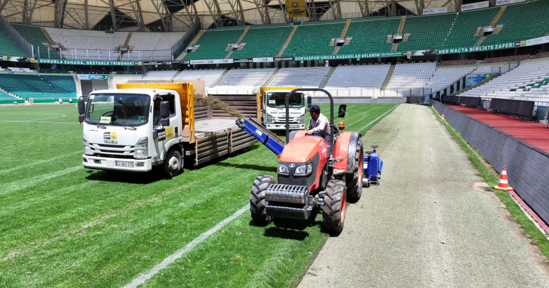 Konya Büyükşehir Stadyumu’nun zemininde renovasyon çalışması başlatıldı