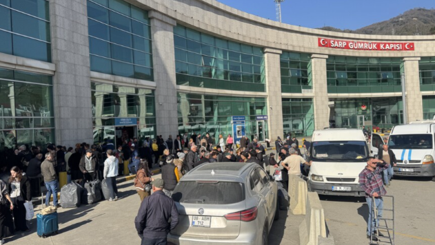 Sarp Sınır Kapısı'ndan Kurban Bayramı tatilinde 185 bini aşkın yolcu geçti