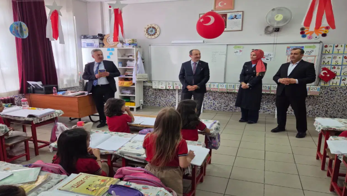 Konya İl Milli Eğitim Müdürü Murat Yiğit, Karatay'da okul ziyaretinde bulundu