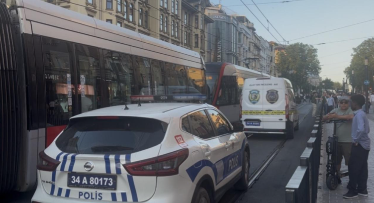 İstanbul'da tramvayın altında kalan çocuk hayatını kaybetti
