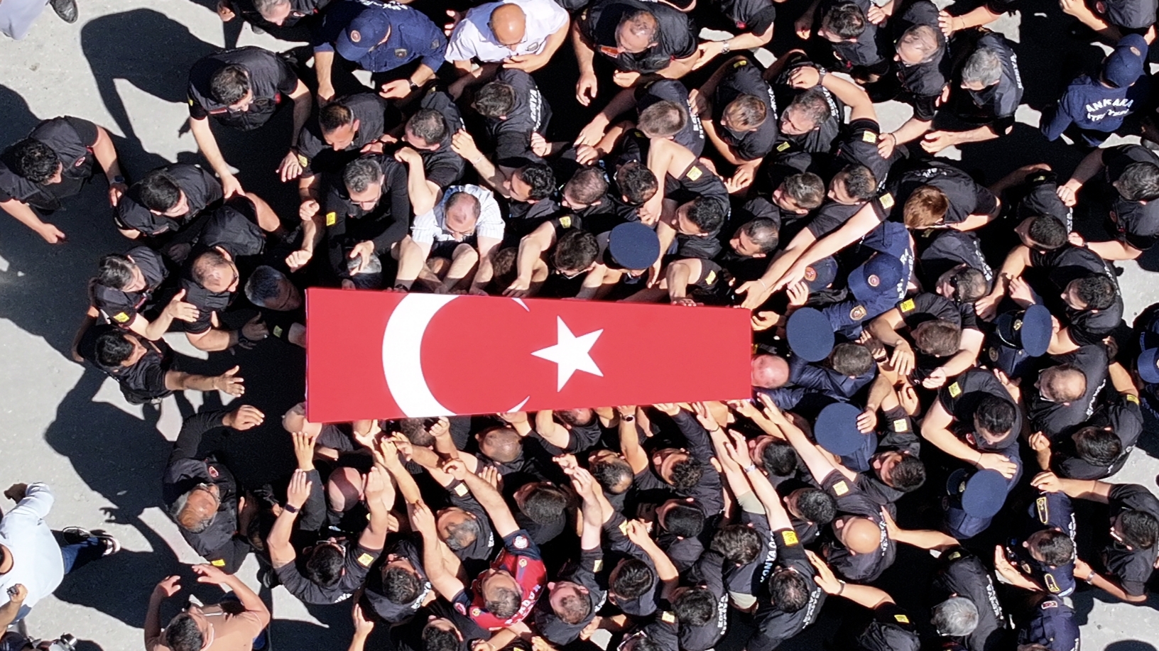 Şehit İtfaiye Eri Mehmet Tekeli son yolculuğuna uğurlandı