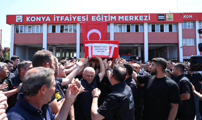 Konya şehidini gözyaşlarıyla uğurladı: Annesi sözleriyle yürekleri burktu