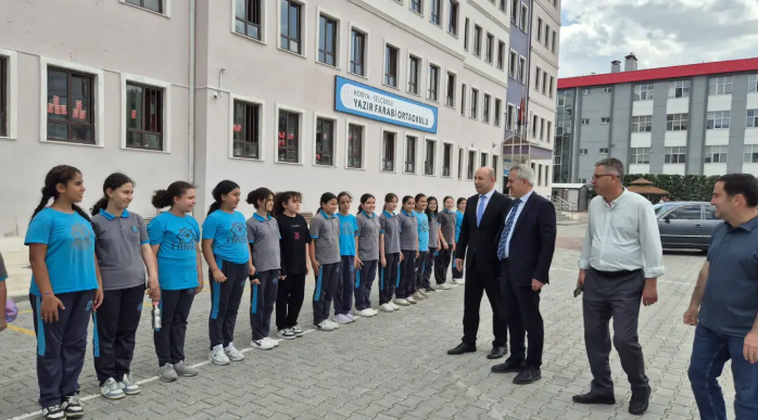Konya İl Milli Eğitim Müdürü Yiğit, okullardaki çalışmaları yerinde inceliyor